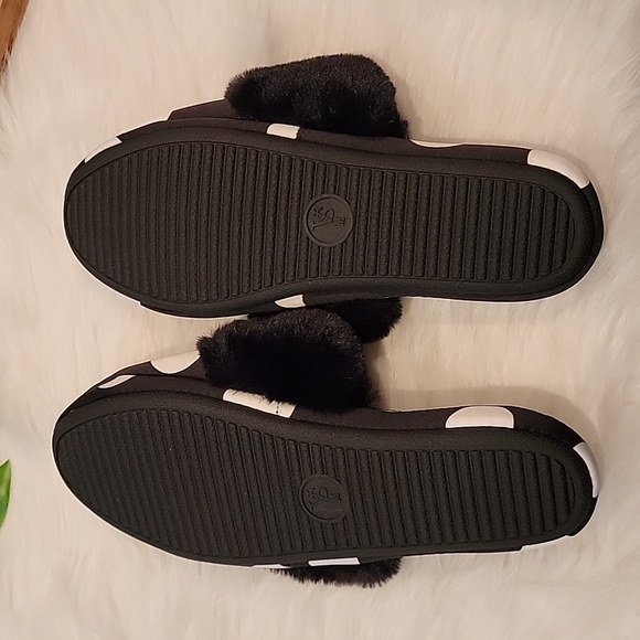 NWT Victoria's Secret Black Fur Polka Dot slippers with Monogramed Bag "V"! - Picture 4 of 5